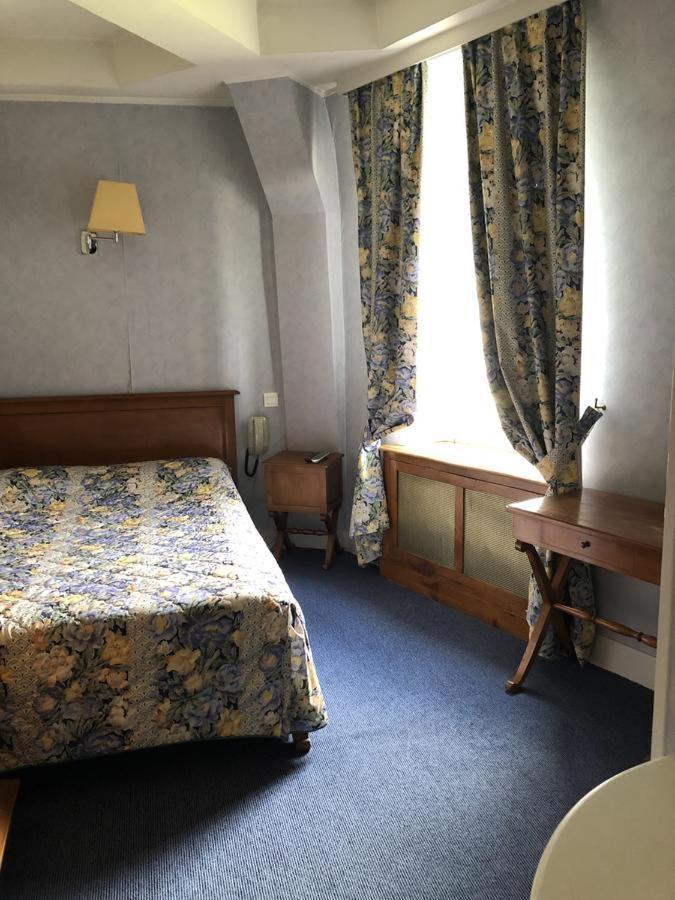 Le Cabouillet Hotel L'Isle-Adam Bagian luar foto